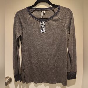 National Picnic long sleeve shirt, size large (fits like med), grey horse print